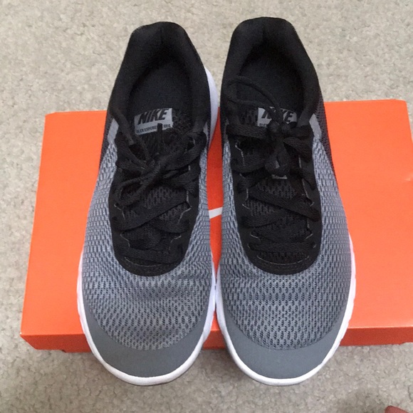 Nike running shoes - Picture 2 of 4